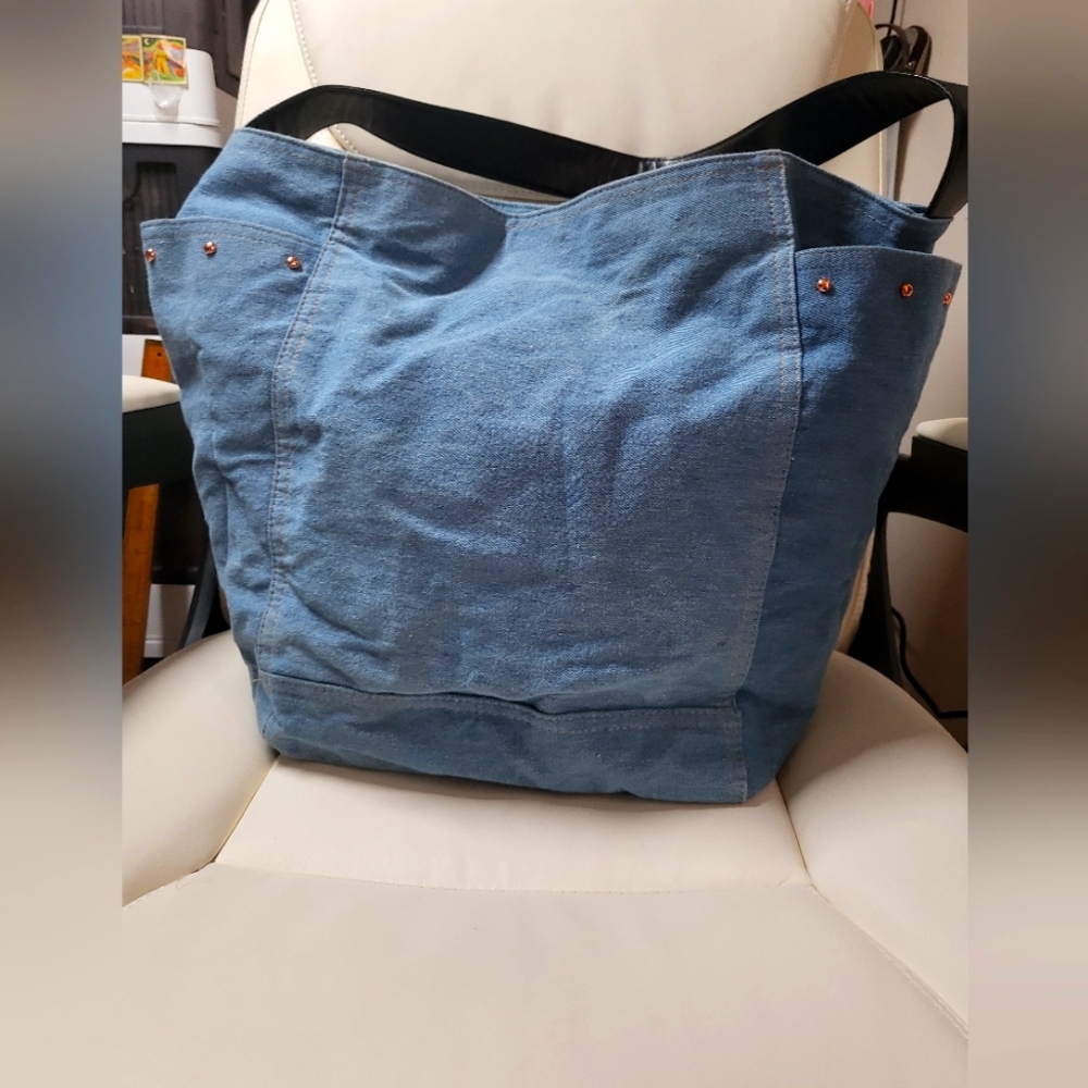 Victoria’s Secret Denim Blue Tote, Rose Gold Logo, Studded, Weekend Bag - Picture 10 of 15